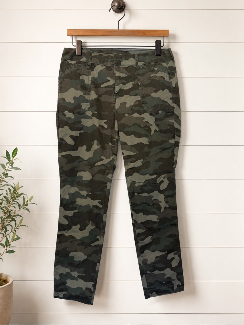 🪖 Old Navy Pixie Camo Pants Size 10 Excellent Condition